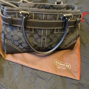 Coach Hampton Signature Canvas Carryall with dust cover EUC